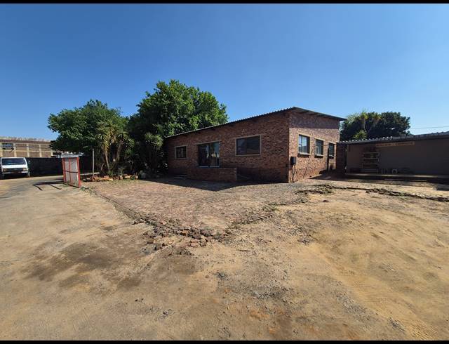 20,000M² INDUSTRIAL YARD TO LET IN WYCHWOOD